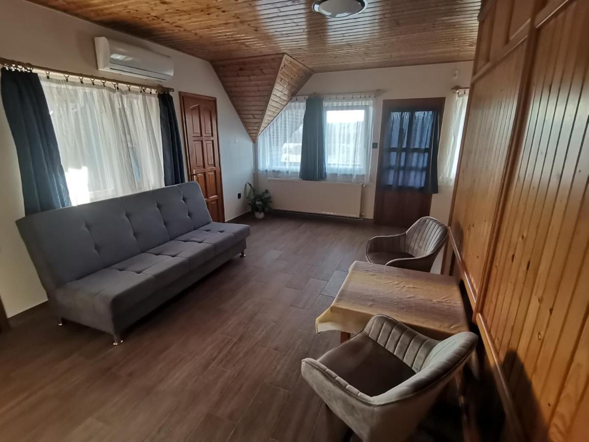 Szoloskert Apartman แชร์สเซกโตไม ภายนอก รูปภาพ