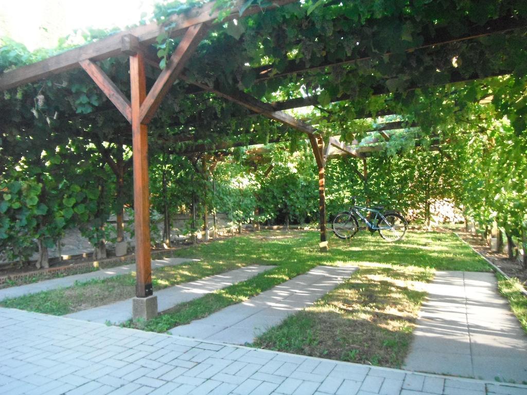 Szoloskert Apartman แชร์สเซกโตไม ภายนอก รูปภาพ